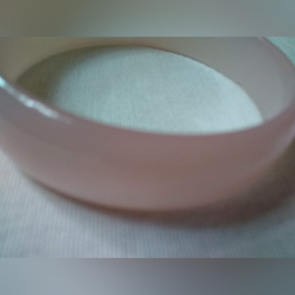 Vintage pale pink moonglow iridescent bangle bracelet shimmery - Picture 2 of 5
